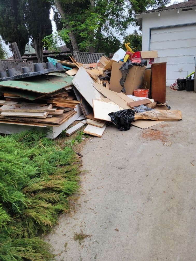 Transforming Spaces in Sylmar with Expert Junk Removal