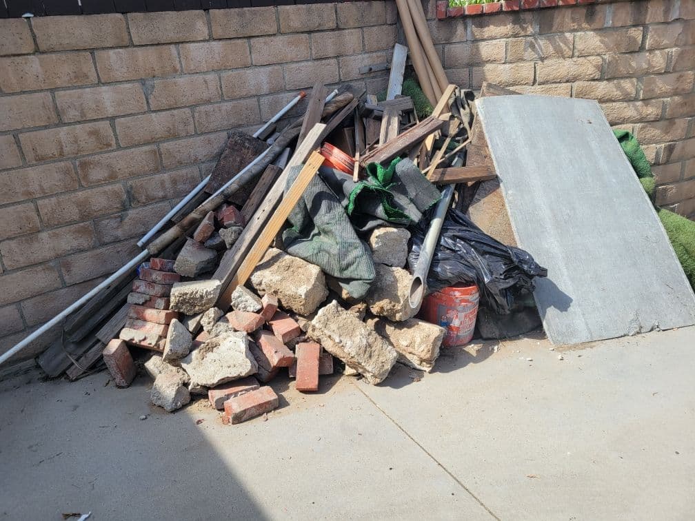 Alley Cleanup Project in Sylmar image