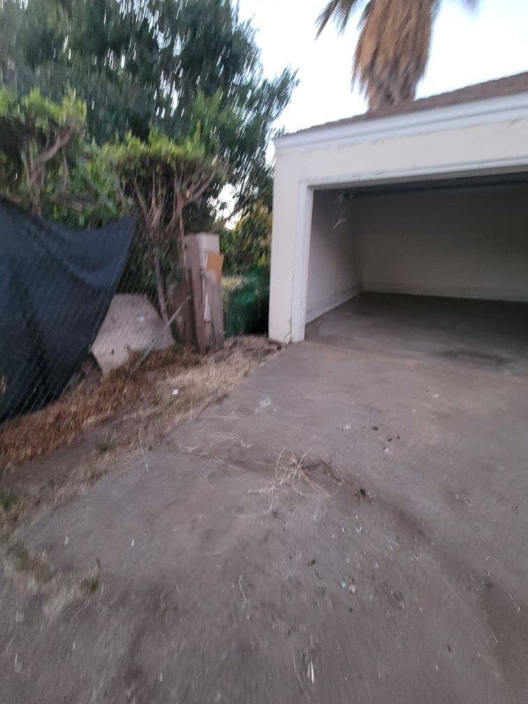Gallery photos for Garage Cleanout Transformation in San Fernando: Image #1