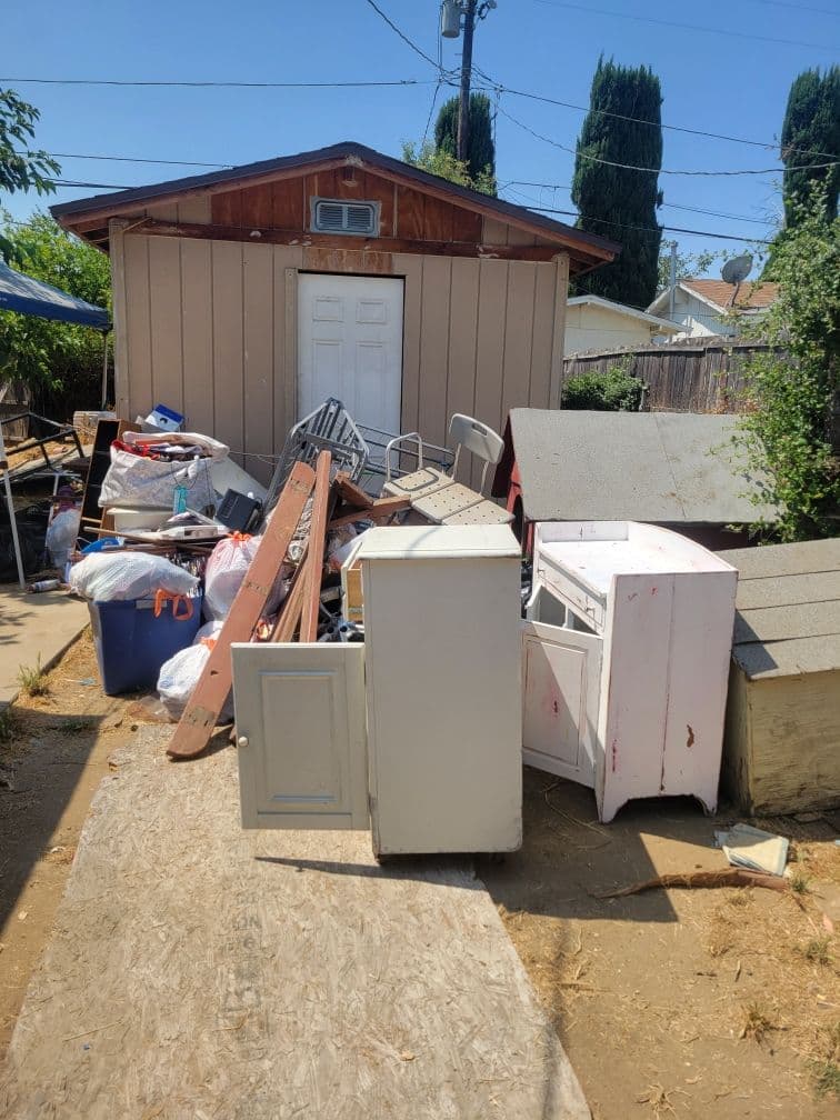 Conquering Clutter in Van Nuys Backyard image